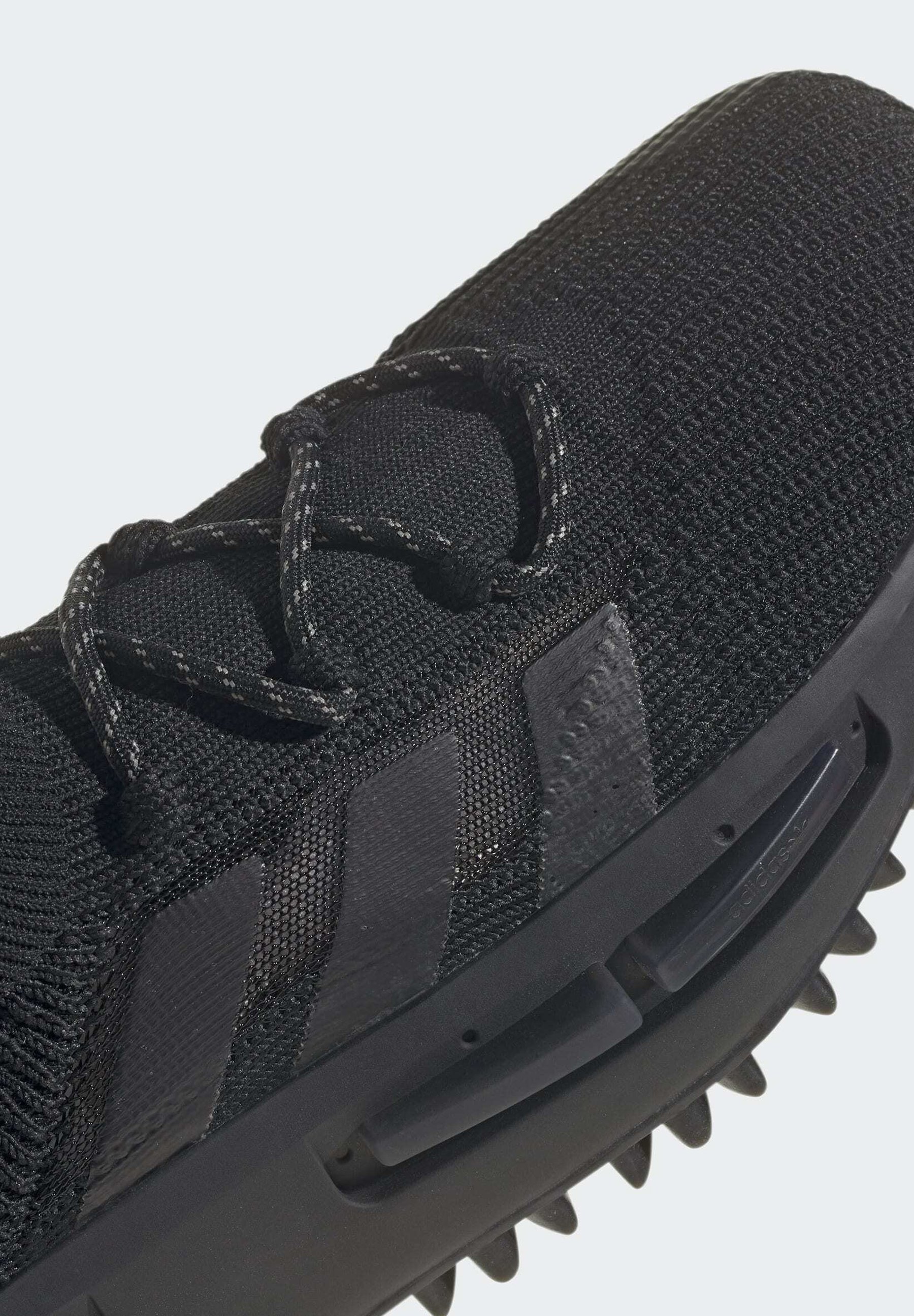 Sneakers / Sport  Adidas FZ6381 Black Grey