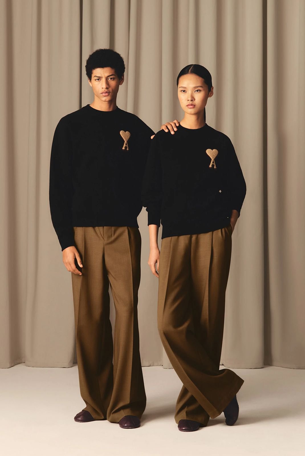 Pulls  Ami paris USW771.747 001 NOIR