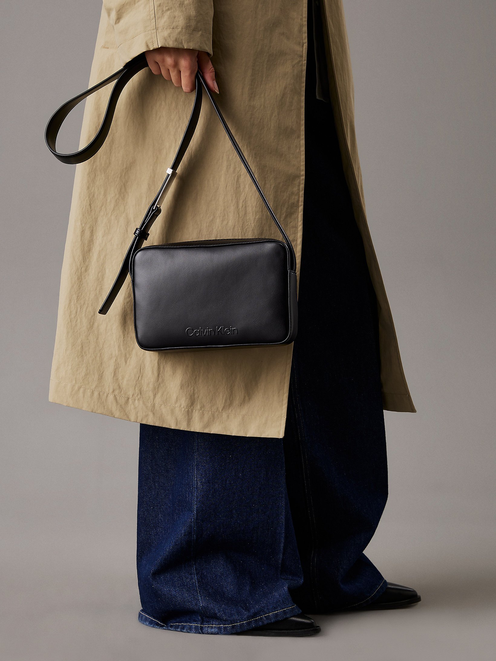 Sac porté épaule  Calvin klein K60K612555 BEH Ck Black