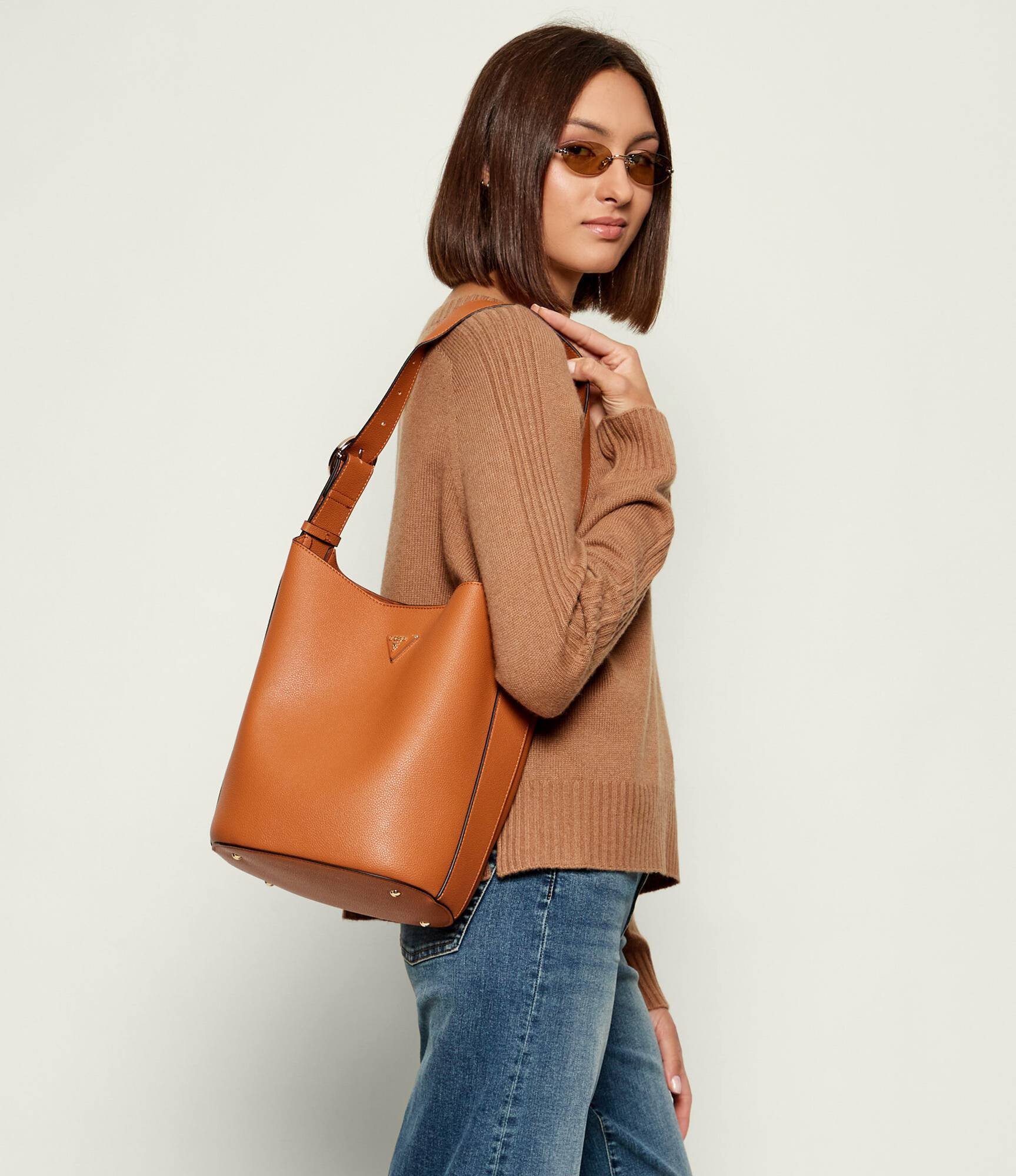 Sac porté épaule  Guess jeans HWBG69 74040 COGNAC
