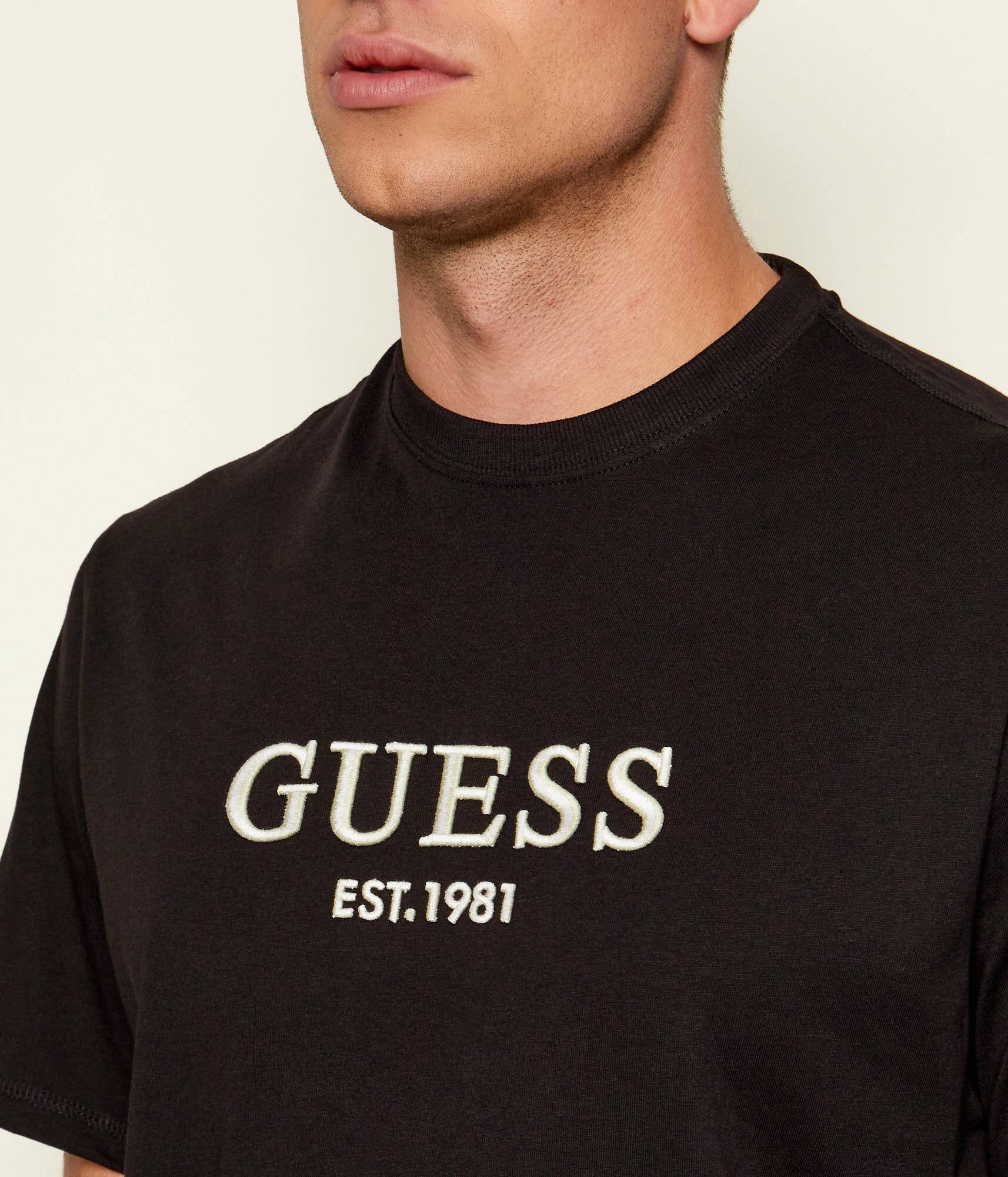 T-S manches courtes  Guess jeans M5BI09 K8FQ4 JBLK Jet Black A996