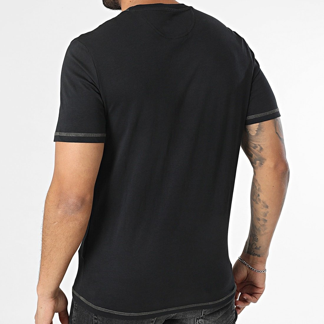 T-S manches courtes  Guess jeans U5RI01 KCAM1 JBLK Jet Black A996