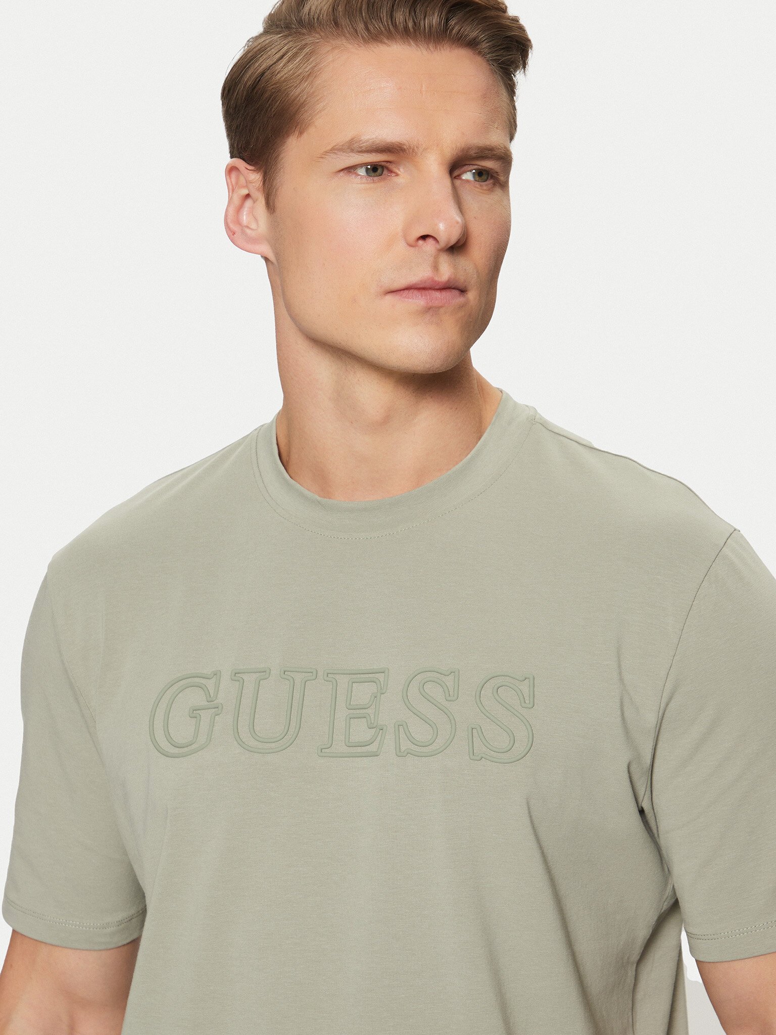 T-S manches courtes  Guess jeans Z2YI11 J1314 G855 HORSERADISH GREEN