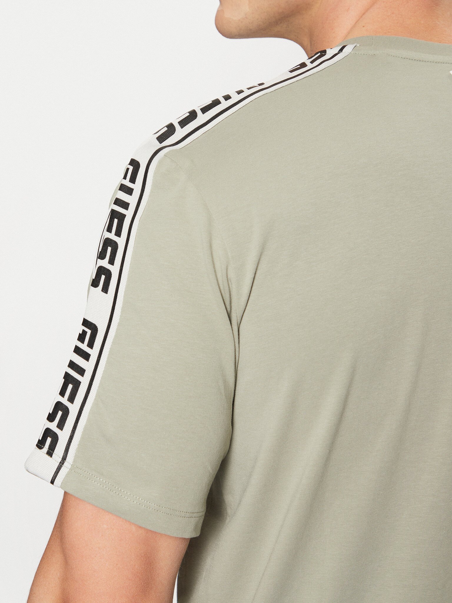 T-S manches courtes  Guess jeans Z4GI18 J1314 G855 HORSERADISH GREEN