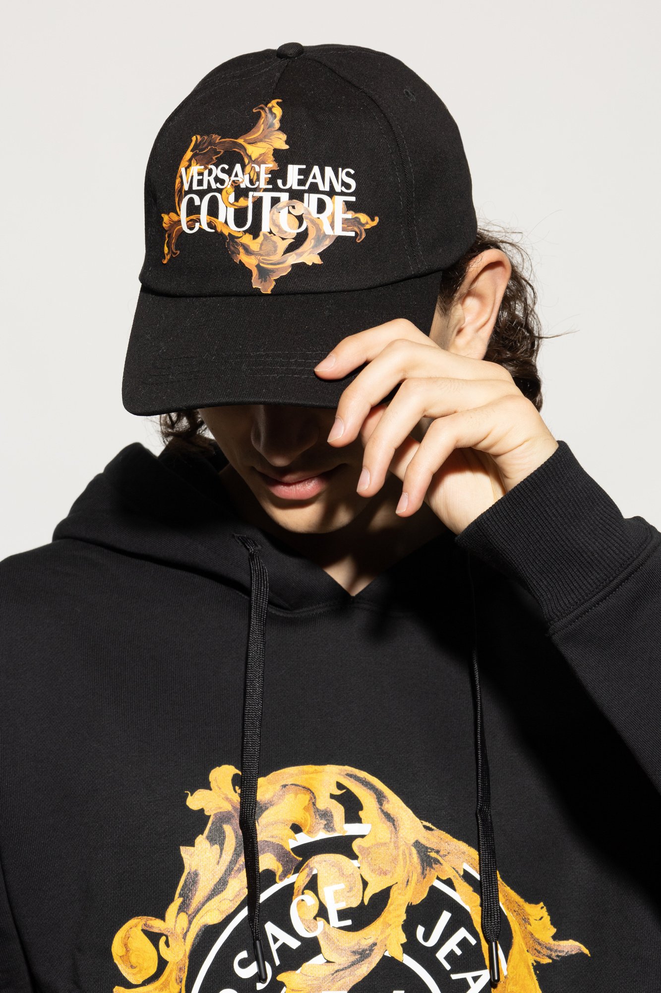 Casquettes  Versace Jeans 79YAZK17 ZG389 G89 BLACK + GOLD