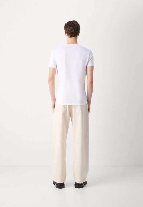 T-S manches courtes  Calvin klein J30J320806 0K8 Bright White