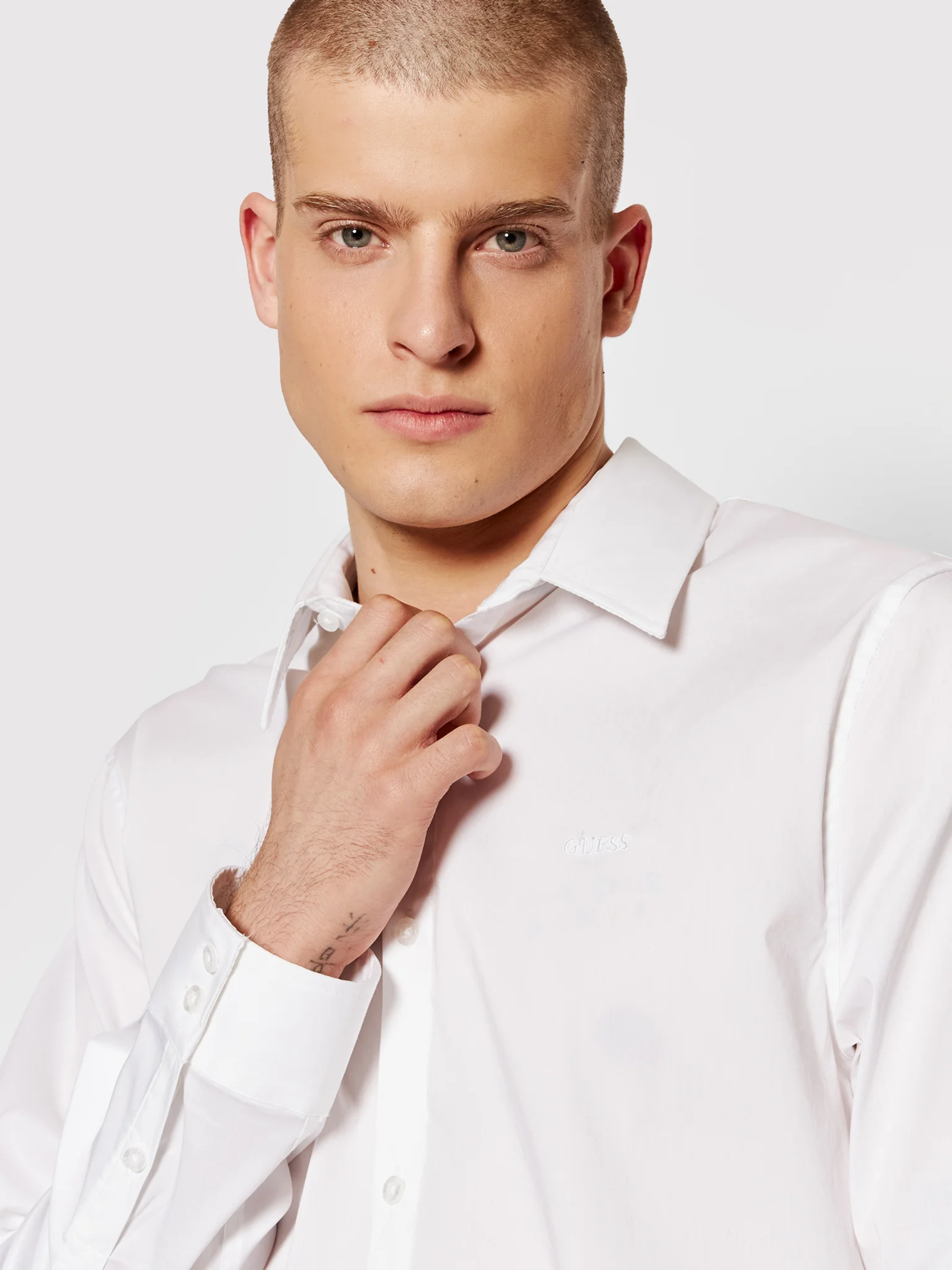 T-S manches courtes  Guess jeans M1YH20 W7ZK1 G011 Pure White