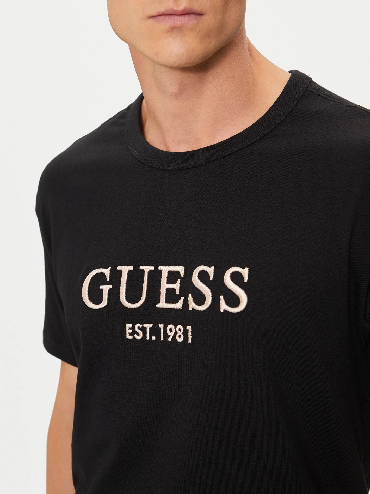 T-S manches courtes  Guess jeans M4YI17 I3Z14 JBLK Jet Black A996